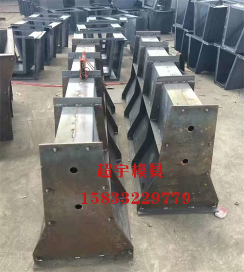 隔離墩鋼模具